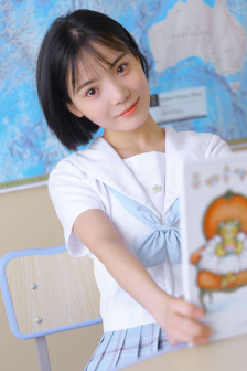一男一女打扑克牌